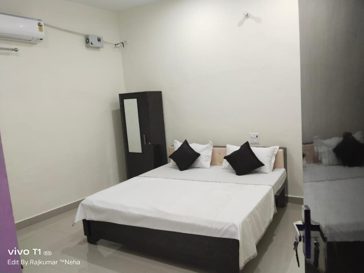 Hotel Jaanvi 오르차 외부 사진