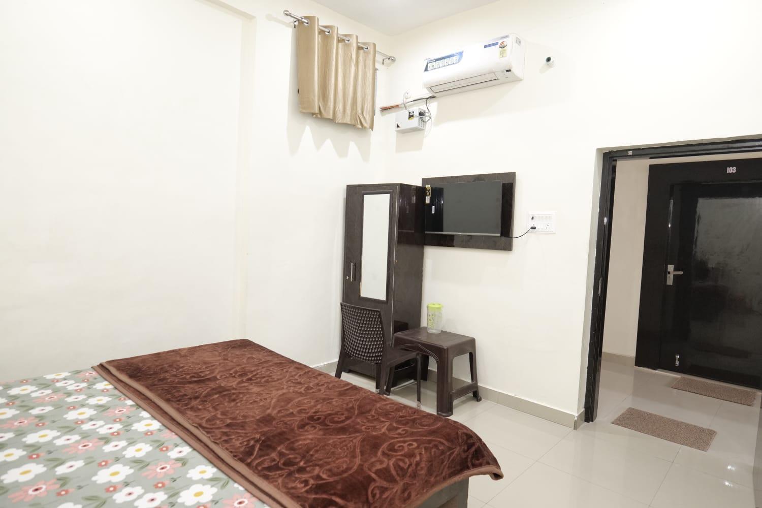 Hotel Jaanvi 오르차 외부 사진