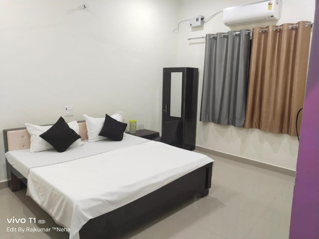 Hotel Jaanvi 오르차 외부 사진